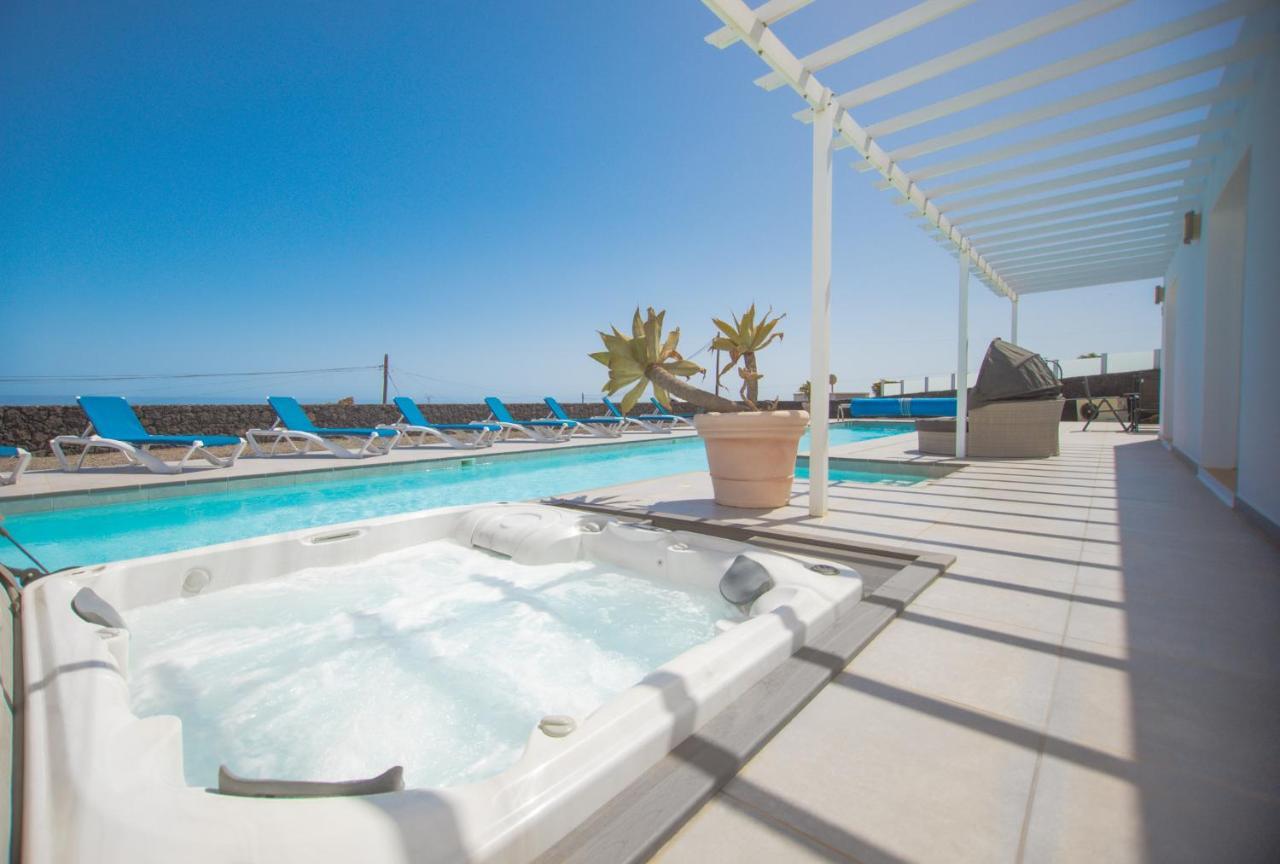Villa Casa Conil With A Private 25 Meter Heated Pool Extérieur photo
